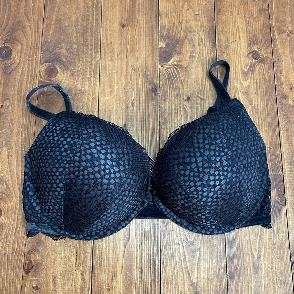 Victorias Secret size 34DD black lace very sexy push up bra